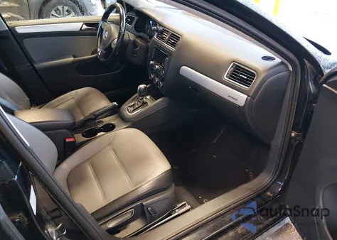 2013 Volkswagen Jetta Hybrid Sel z USA, uszkodzony, nr VIN 3VW637AJ9DM318359